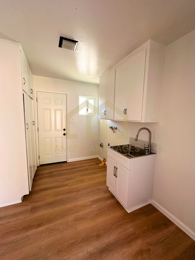 Building Photo - 1012 N H St