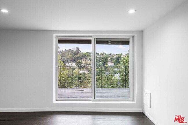 Building Photo - 350 Chautauqua Blvd