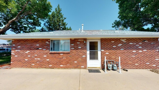 Building Photo - 2 bd 1ba duplex in Longmont!