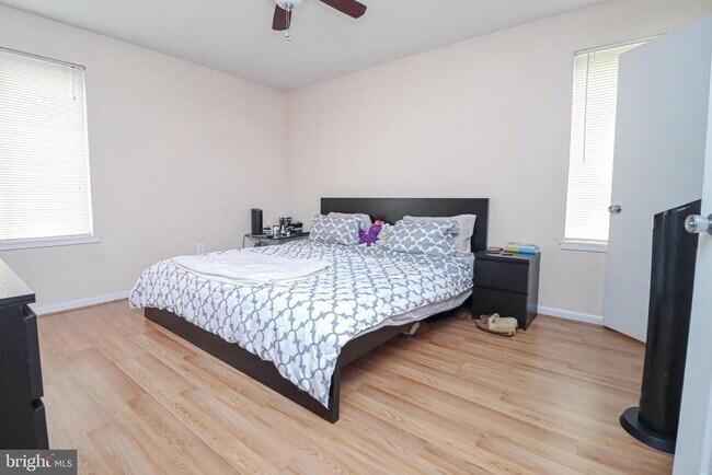 Building Photo - 5478 Cedar Ln