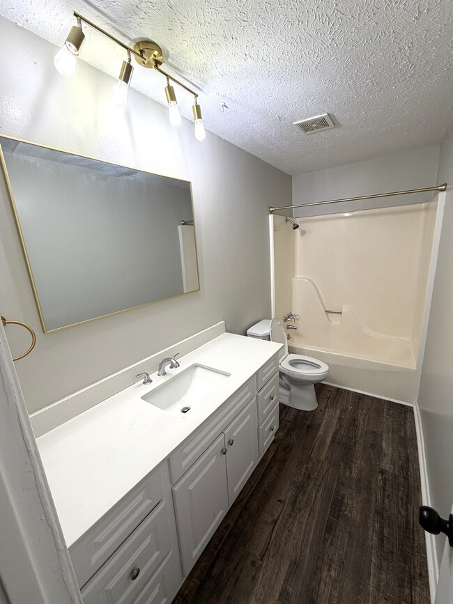 Building Photo - 5919 40th Ct