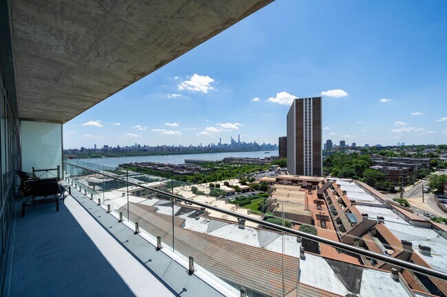 Building Photo - 320 Adolphus Ave