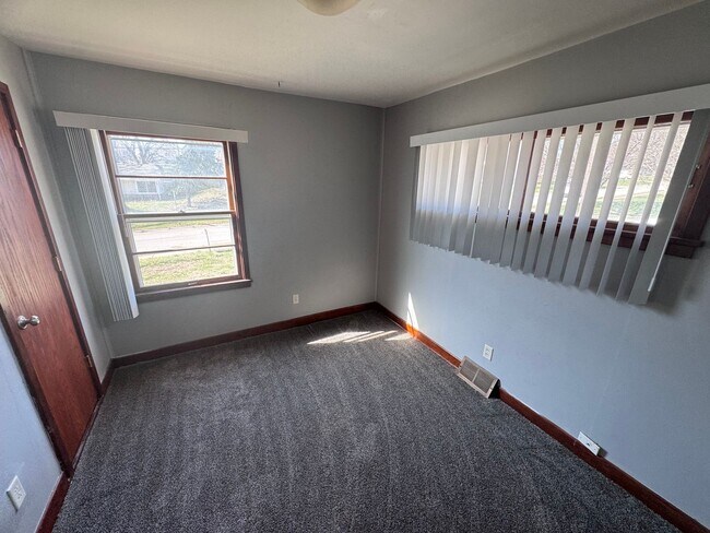 Building Photo - COMING SOON! Bright & Spacious 3-Bedroom Home with Large Backyard