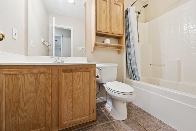 Building Photo - 2902 Hollis Dr