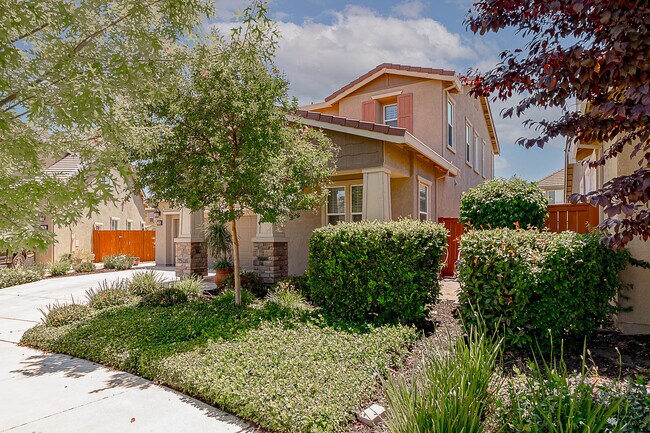 Building Photo - 582 Pasture Ave