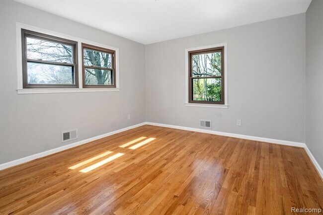 Building Photo - 2700 Colonial Way