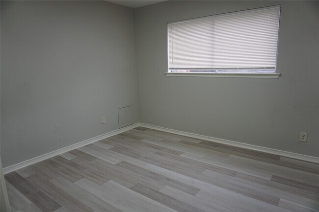 Building Photo - 1915 Normal Park Dr