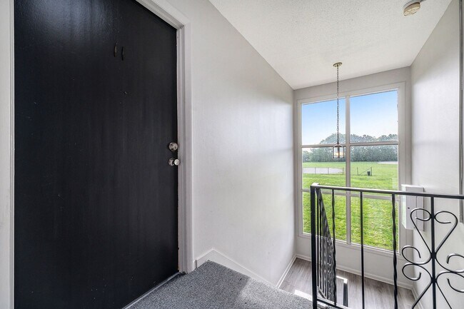 Building Photo - Blue Springs Apartments 2bed/1bath