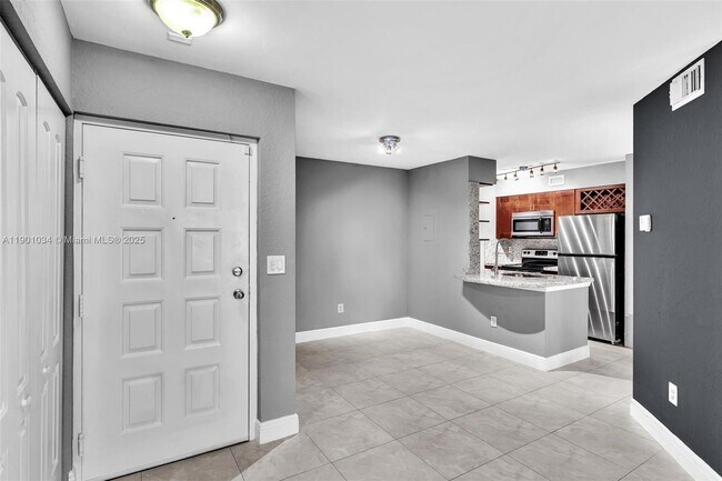 Building Photo - 2880 N Oakland Forest Dr