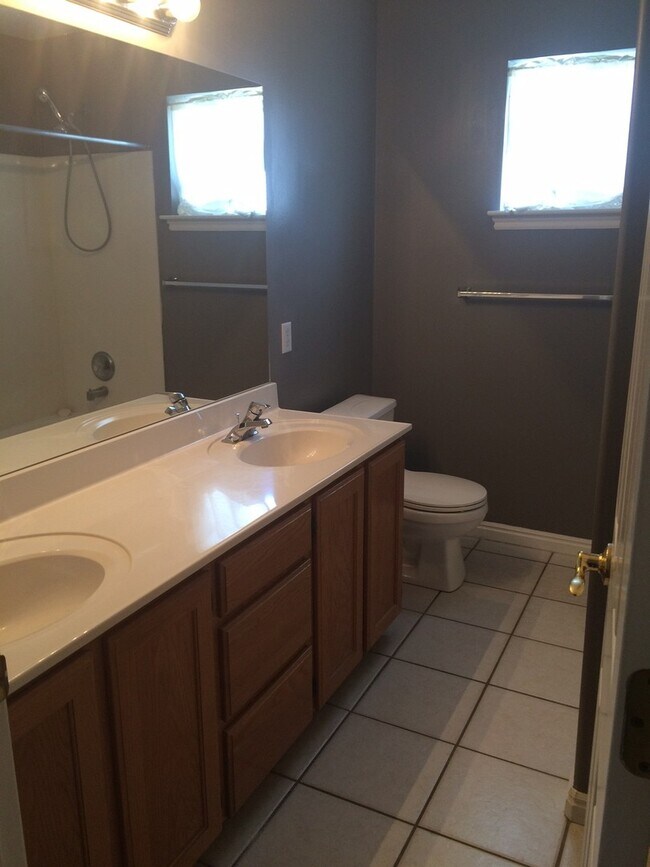 Building Photo - 3 Bedroom Townhome in Provo's Westside