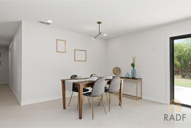 Building Photo - SPACIOUS 4 BED 3 BATH HOME FOR RENT!!!