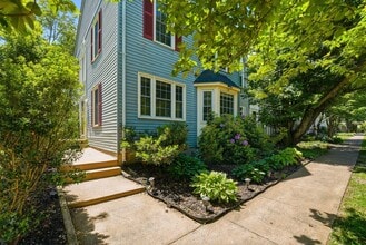 Building Photo - 719 Arbor Ct
