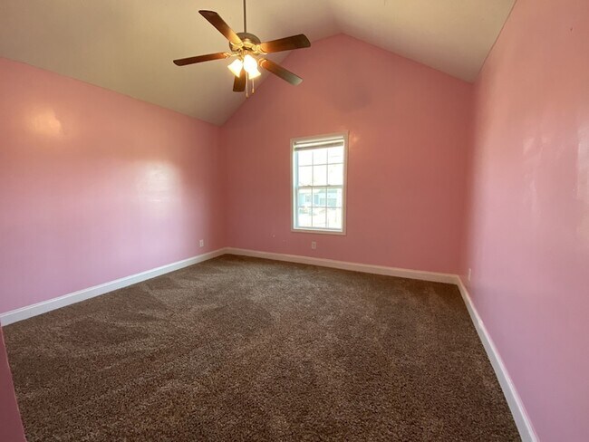 Building Photo - 548 Magnolia Dr