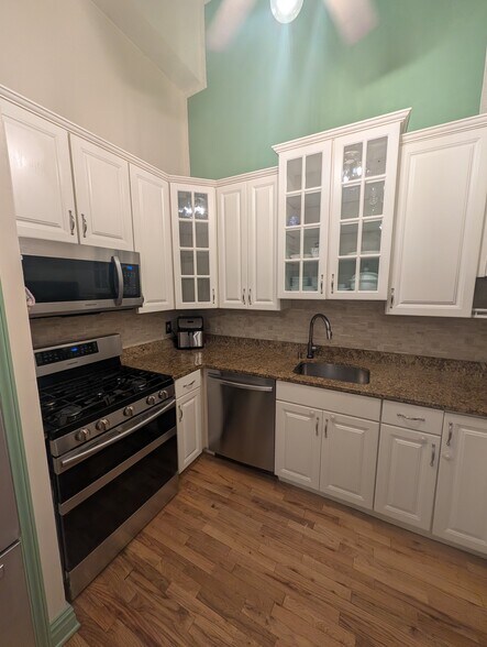 kitchen - 518 Gregory Ave