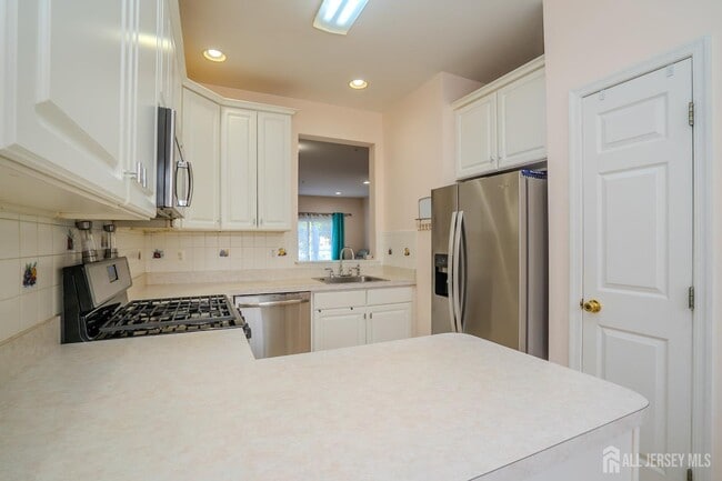 Building Photo - 908 Blossom Cir