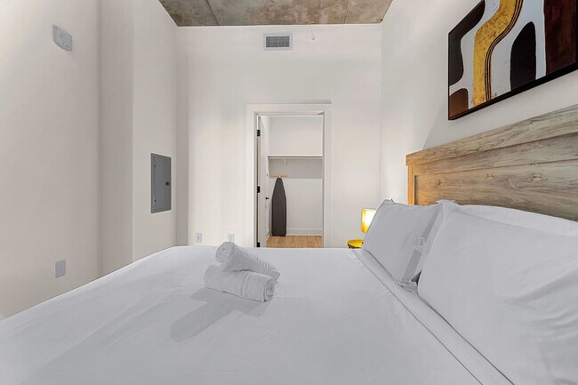 Building Photo - 617 N 12th St