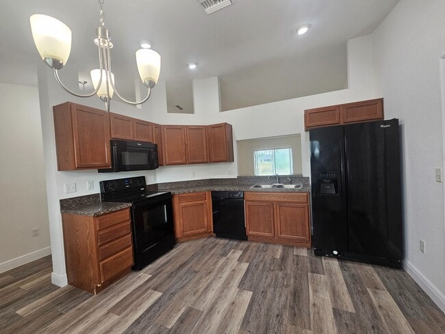 Building Photo - 308 Highland Meadows Dr