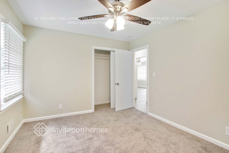 Building Photo - 2246 Collins Dr