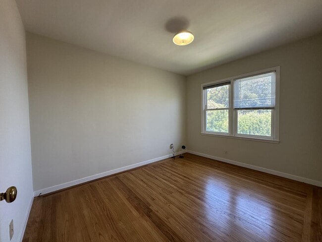 Building Photo - 346 Rolling Hills Ave