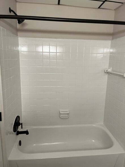 Building Photo - 512 Philmar Ct