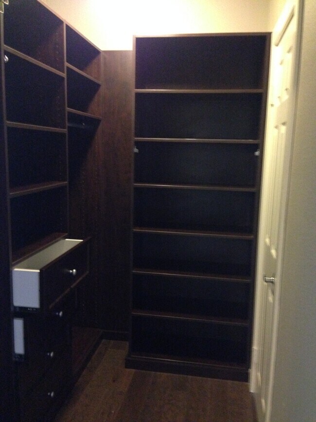 Building Photo - 141 S Clark Dr