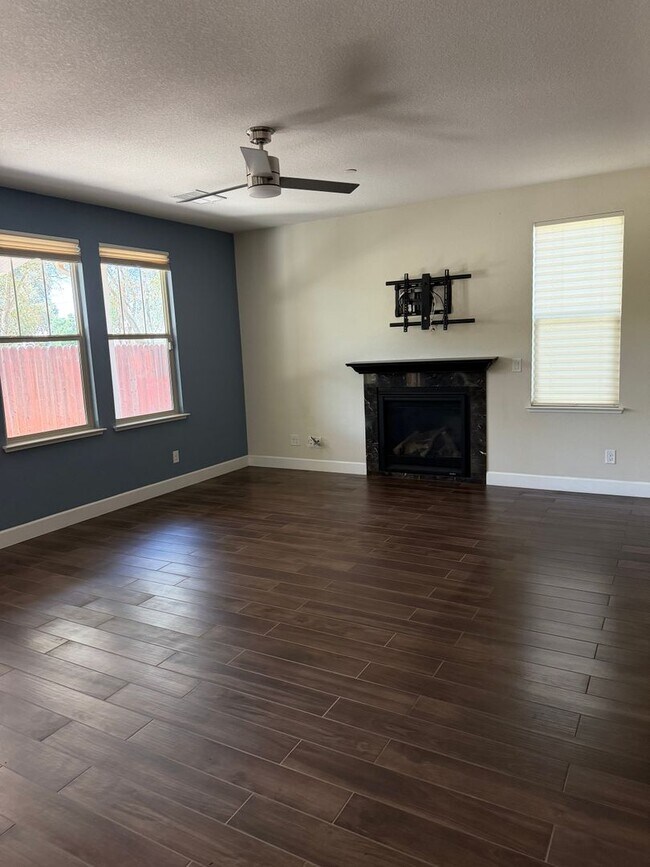 Building Photo - 4668 Lue Ln