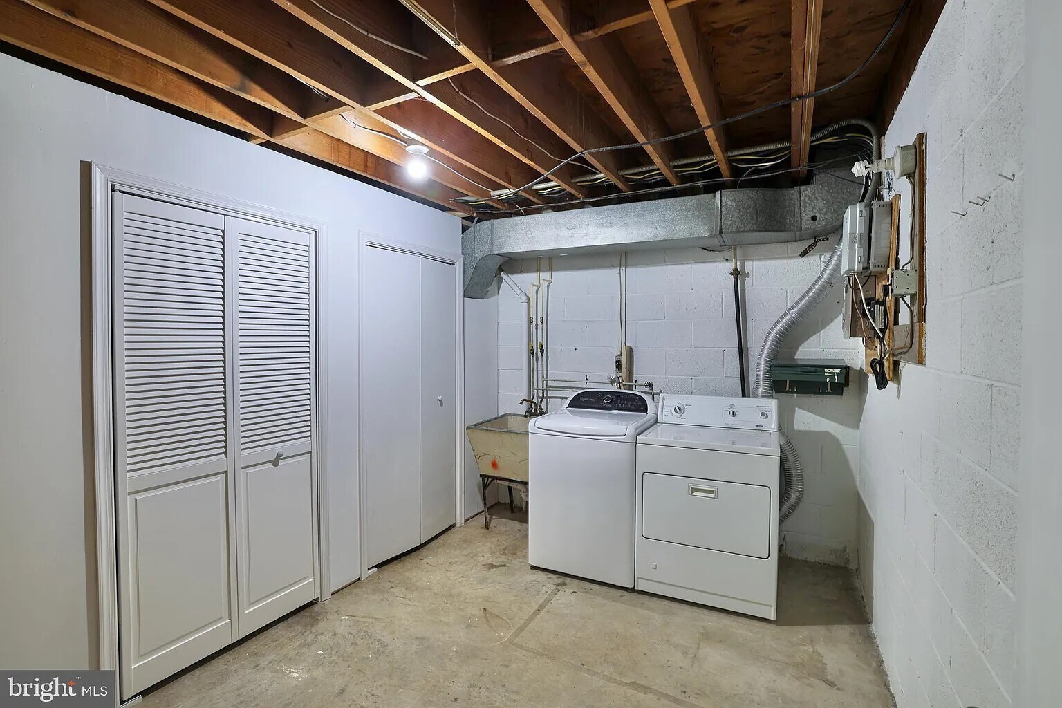 In-unit washer/dryer - 5952 Westchester Park Dr