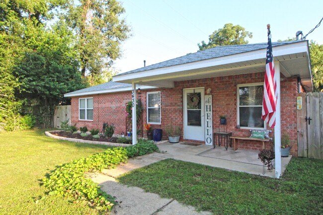Building Photo - Updated 2BR Home Near Downtown Pensacola –...