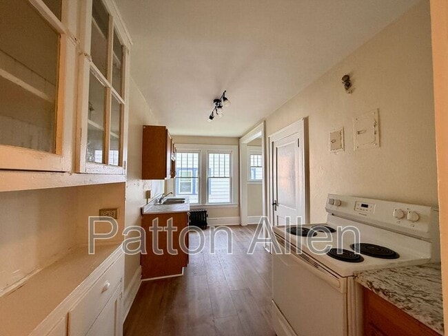 Building Photo - 19 Saluda St