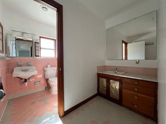 Building Photo - $1,475 ** Annual Lease (Includes Water/Electric/Lawn) * 1 Bedroom / 1 Bath * DUPLEX * Historic, D...