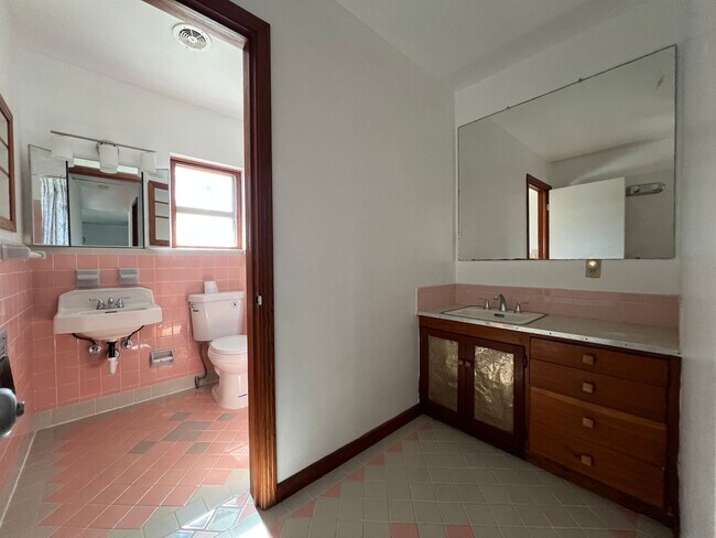 Building Photo - $1,500 ** Annual Lease (Includes Water/Electric/Lawn) * 1 Bedroom / 1 Bath * DUPLEX * Historic, D...