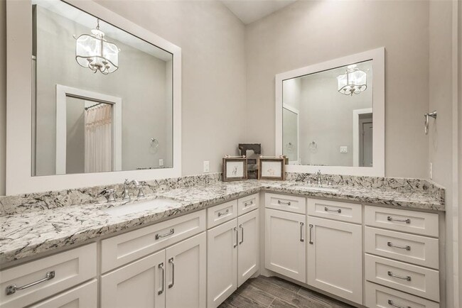 Building Photo - 127 5th St