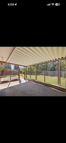 Building Photo - 889 Shady Ln