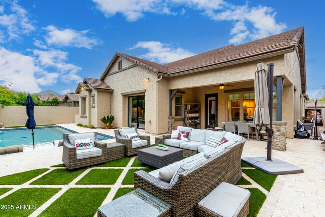 Building Photo - 9250 E Via De Vaquero Dr