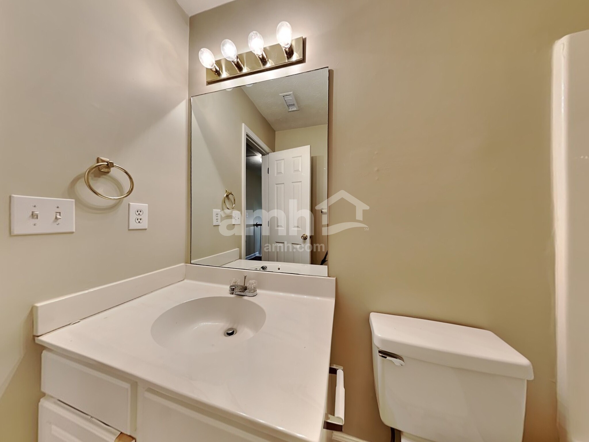 Building Photo - 1364 Lamont Dr SW