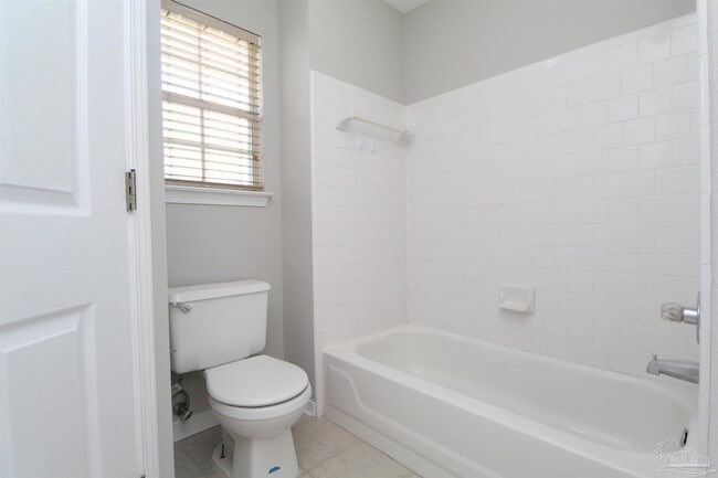 Building Photo - 701 Thornwood Pl
