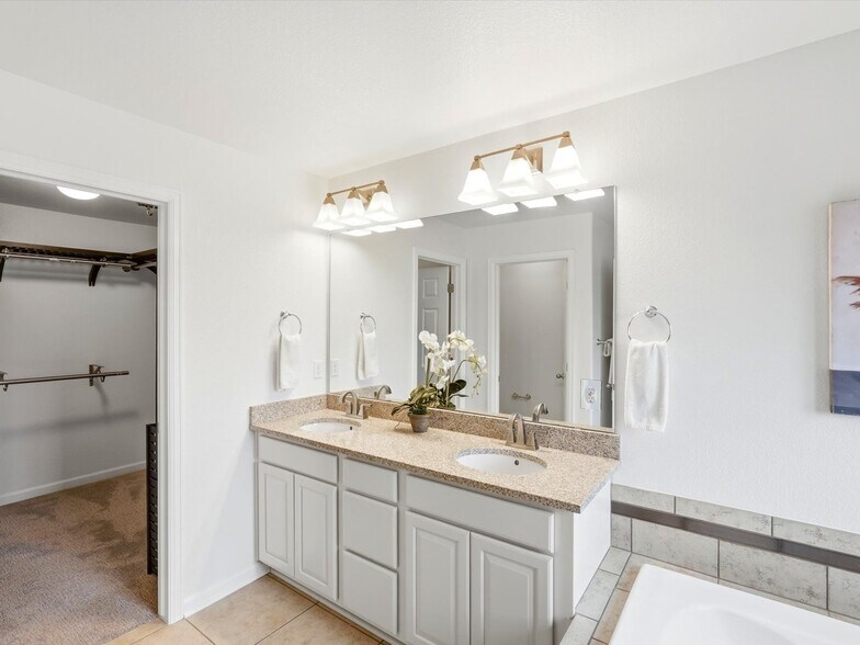 Building Photo - 690 Tiger Lily Way