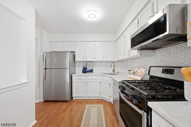 Building Photo - 53 Dewitt Ln