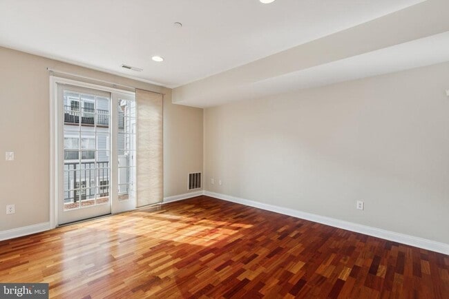 Building Photo - 105 Captains Way