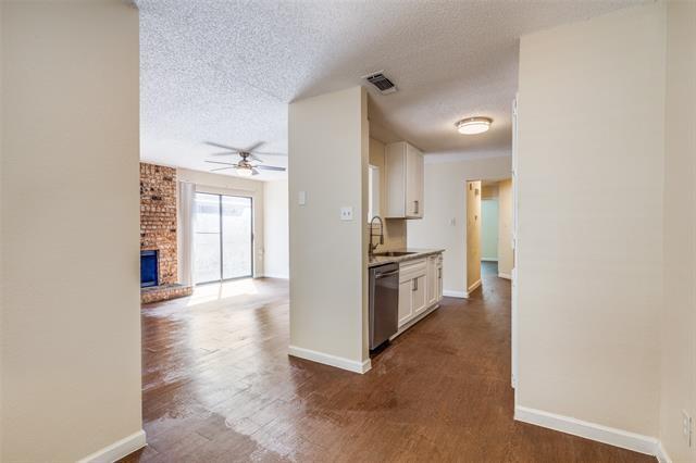 Building Photo - 6809 S Creek Dr