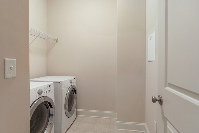 Building Photo - 2110 Westhill Dr SE, Smyrna, GA 30082