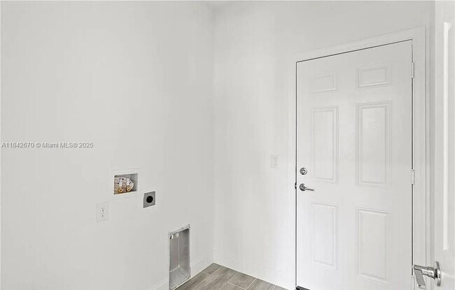 Building Photo - 1731 Unice Ave N