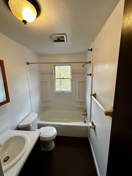 Building Photo - 551 Culler Rd