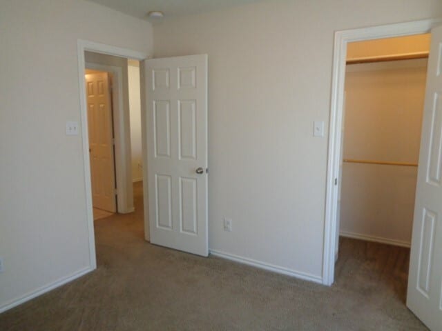 Building Photo - 17147 Oakwood Chase Dr