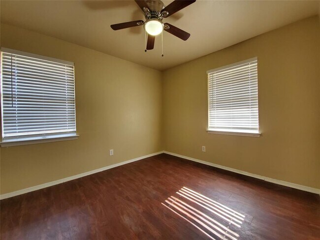 Building Photo - 824 Warren Way