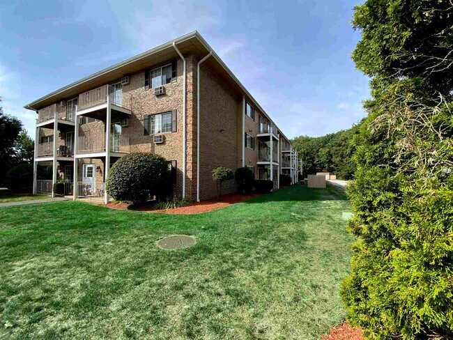 Building Photo - 385 Huse Rd