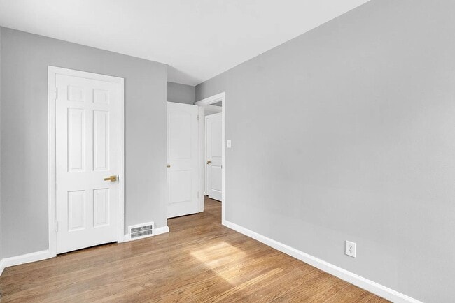 Building Photo - 5595 Cadieux Rd