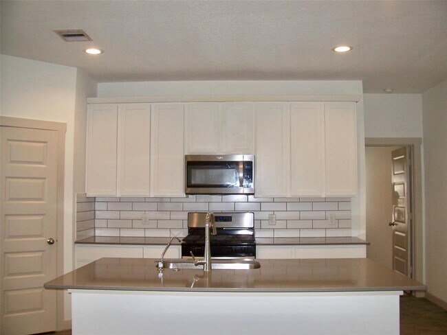 Building Photo - 819 Teal Moon Dr