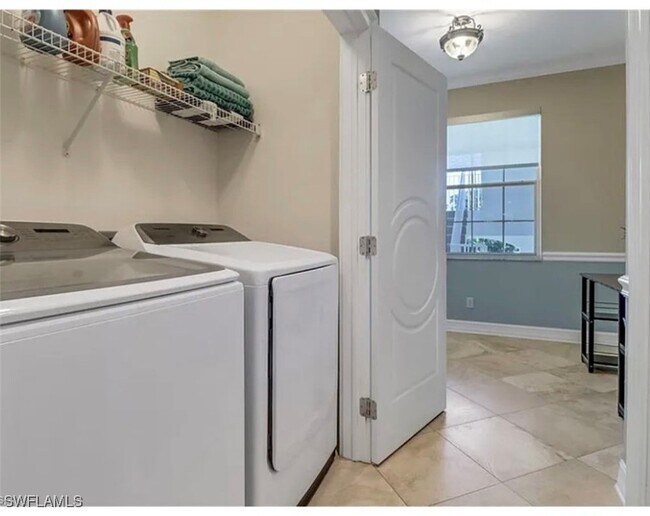 Building Photo - 4650 Yacht Harbor Dr