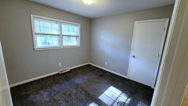 Building Photo - 3 Bedroom brick home downtown Wilmington